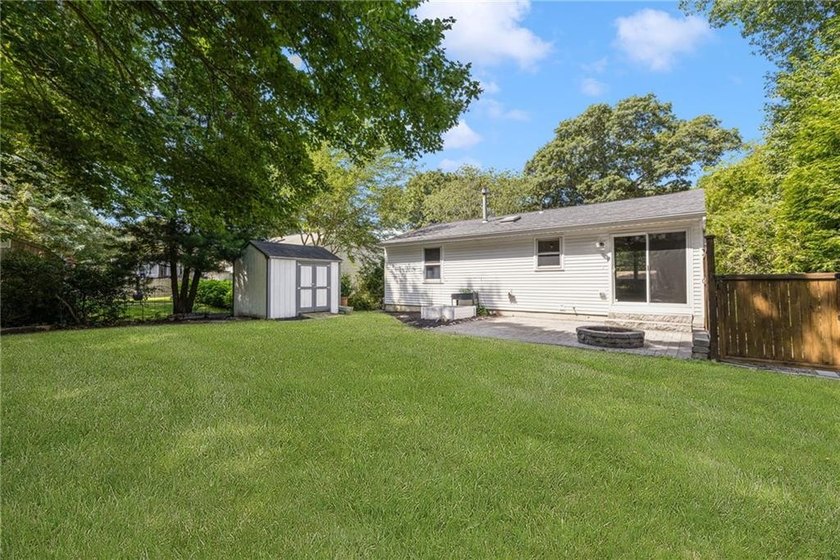Expandable 2/3 Bedroom Raised Ranch home in Pettaquamscutt Lake - photo 34