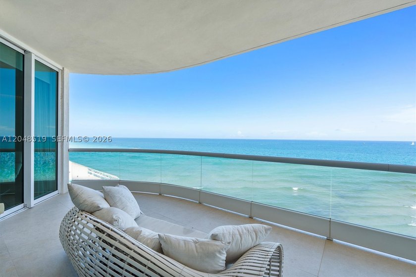 Turnkey, professionally designed 2-bedroom + den, 2.5-bath - photo 36