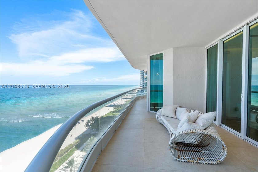 Turnkey, professionally designed 2-bedroom + den, 2.5-bath - photo 38