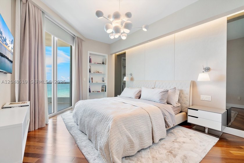 Turnkey, professionally designed 2-bedroom + den, 2.5-bath - photo 43
