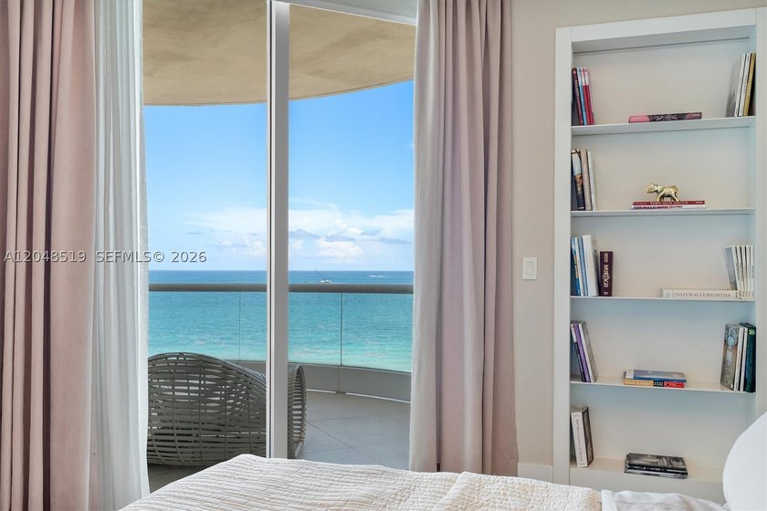 Turnkey, professionally designed 2-bedroom + den, 2.5-bath - photo 46