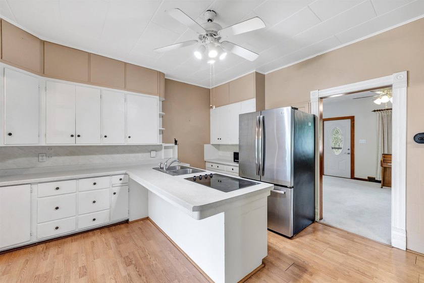 This charming 4-bedroom, 1-bath home is located in a quiet - photo 11