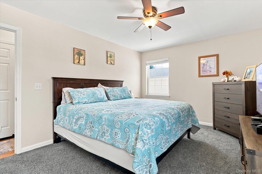 Impeccably maintained and better than new, this updated - photo 17
