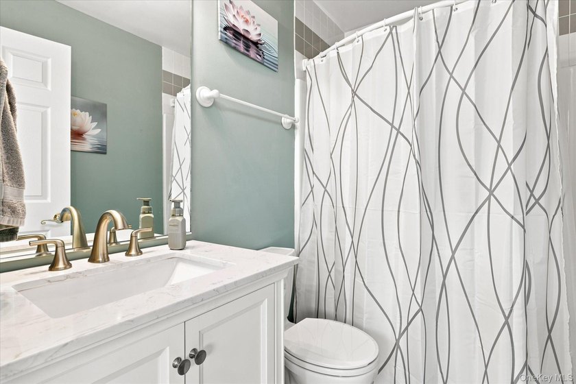 Impeccably maintained and better than new, this updated - photo 23