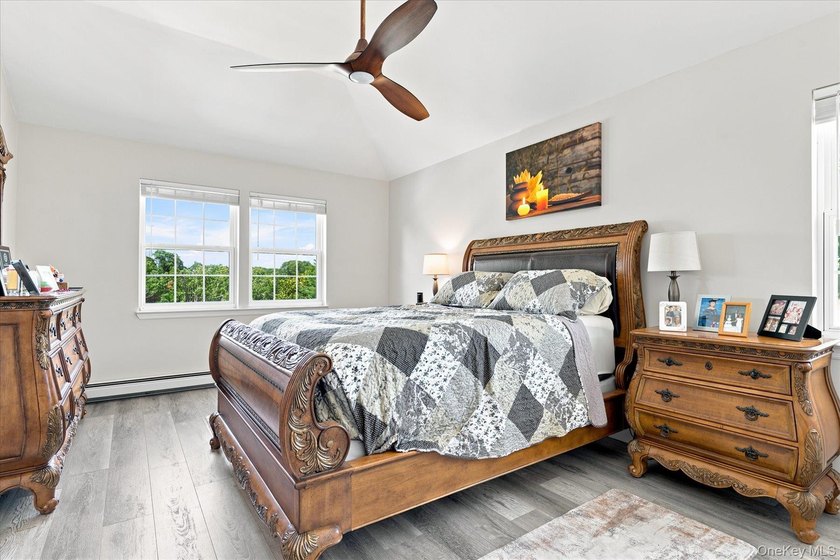 Impeccably maintained and better than new, this updated - photo 25