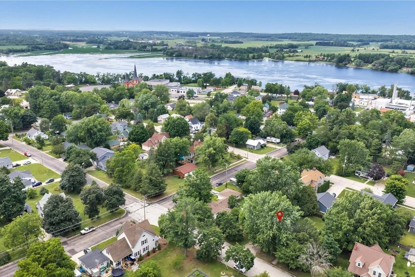 This charming 4-bedroom, 1-bath home is located in a quiet - photo 32
