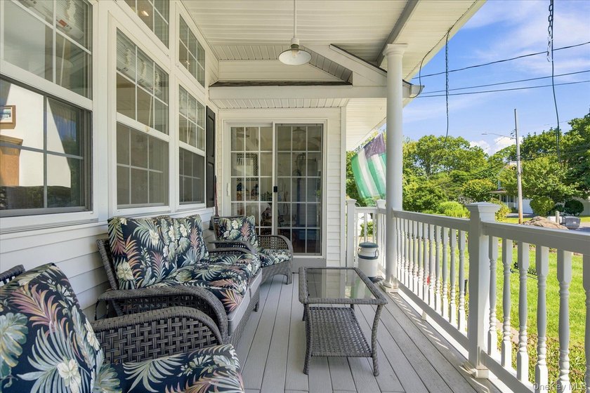 Impeccably maintained and better than new, this updated - photo 33