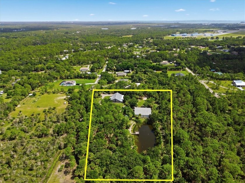 Rare 4-acre fully fenced private estate offering unmatched - photo 33