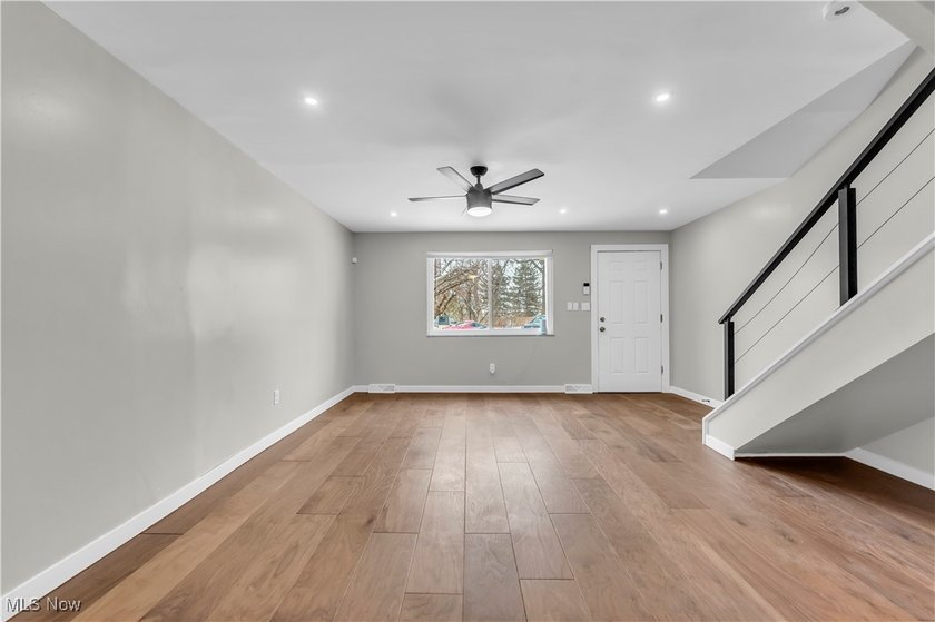 High-End, Move-In Ready Condo in a Highly Sought-After End Unit! - photo 3