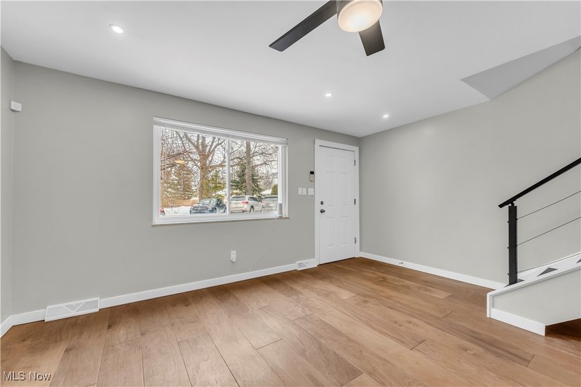 High-End, Move-In Ready Condo in a Highly Sought-After End Unit! - photo 4