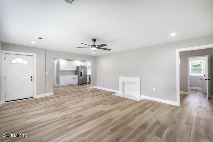 Gorgeous home, completely rebuilt and like new! And there's - photo 9