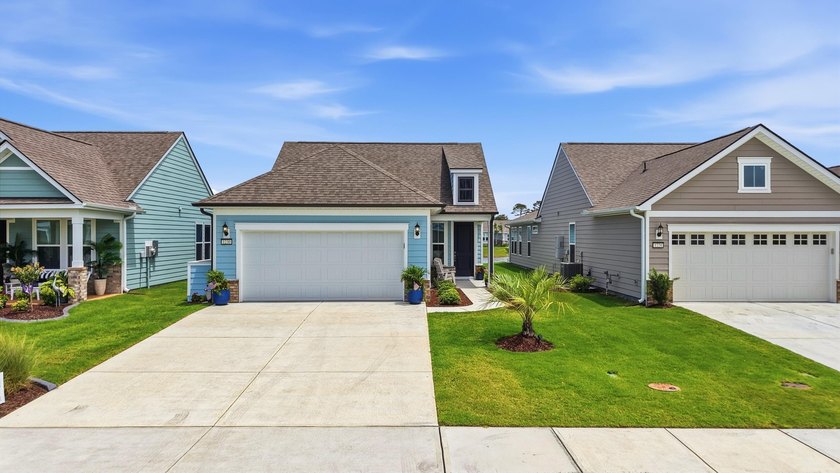 Stunning Pond-View Home in Del Webb Welcome to this beautiful - photo 48