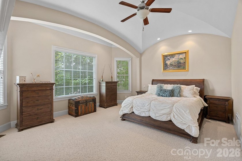 Discover the space, flexibility, and golf-course community - photo 3