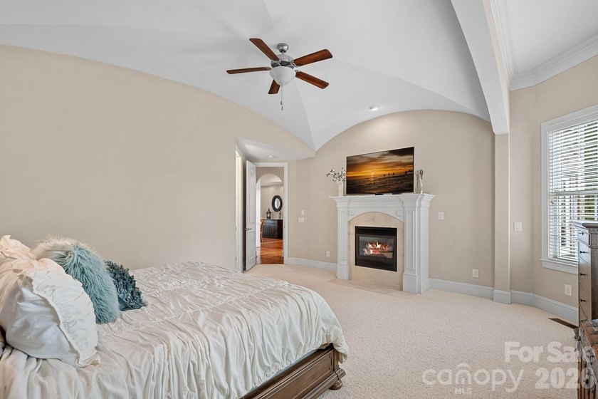 Discover the space, flexibility, and golf-course community - photo 4