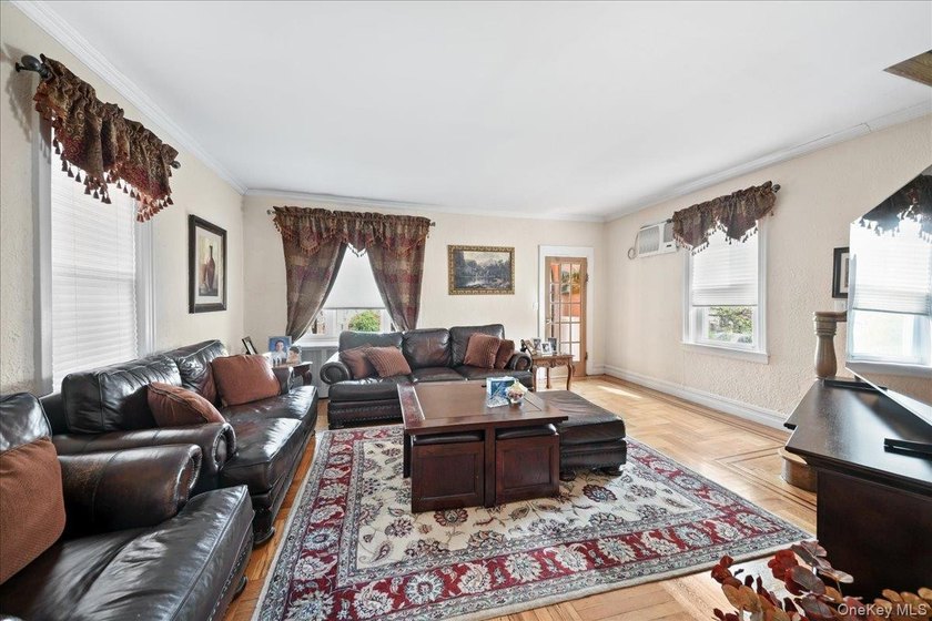 Brick detached single family house located in vibrant - photo 9