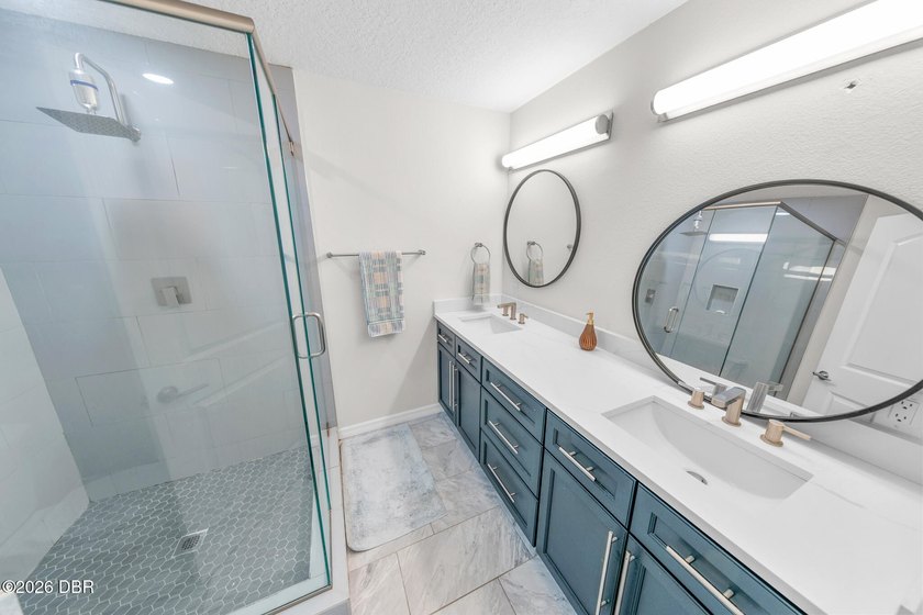 AWESOME UPDATED HANGAR POOL HOME FEATURING 3 EN-SUITE BEDROOMS &amp; - photo 31