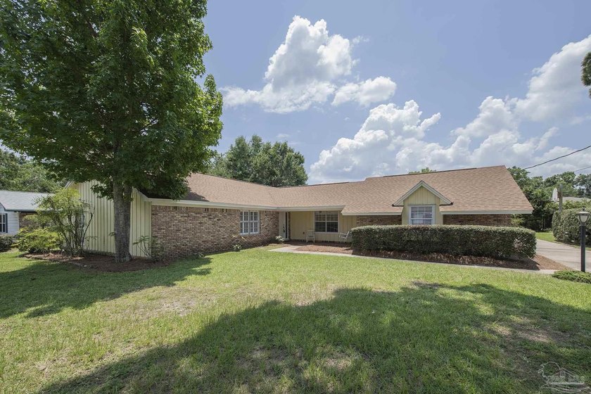 This 3 Bedroom, 2 Full Bath one story, brick home is 1,824 sq - photo 2
