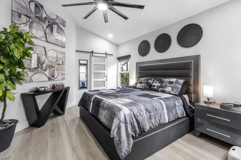Experience luxury living in this beautifully renovated home - photo 14