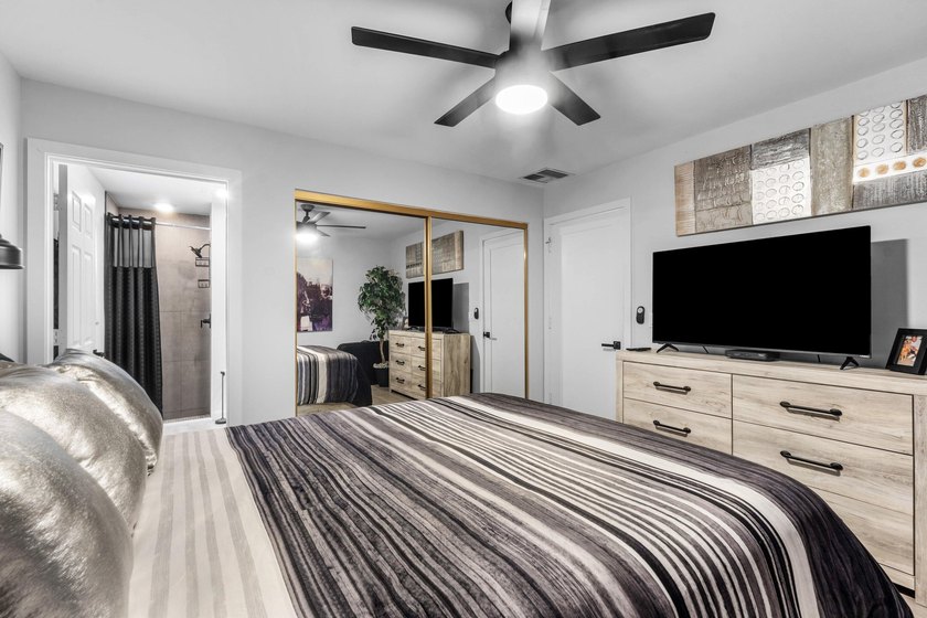 Experience luxury living in this beautifully renovated home - photo 20