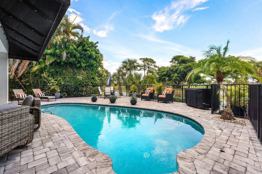 Experience luxury living in this beautifully renovated home - photo 33