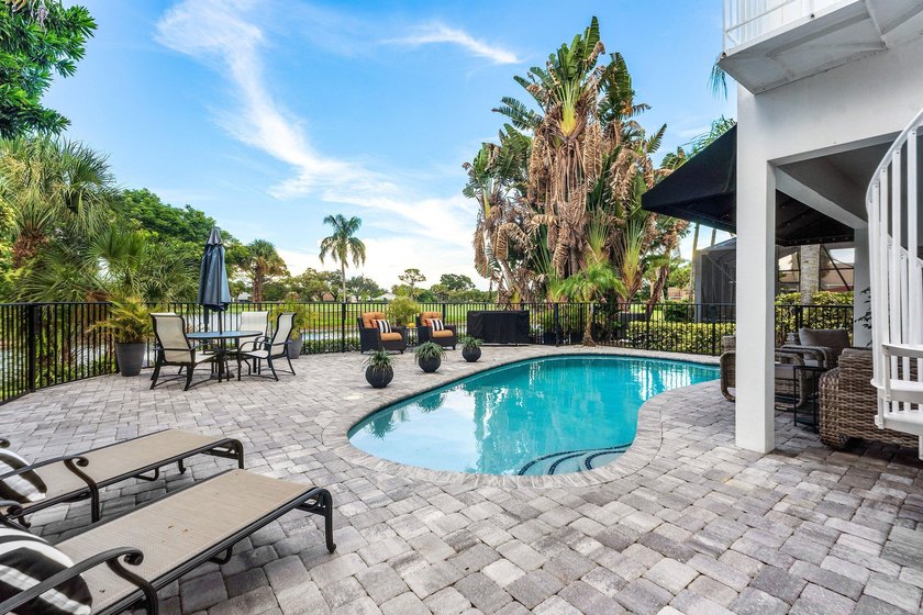Experience luxury living in this beautifully renovated home - photo 34