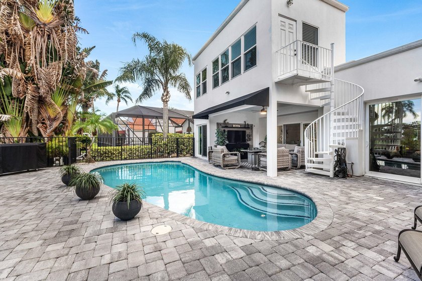 Experience luxury living in this beautifully renovated home - photo 35