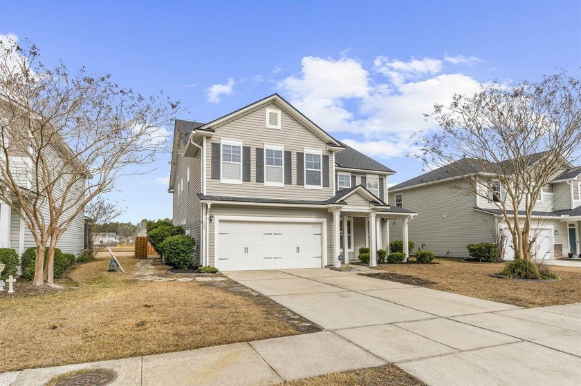 Welcome home to this beautiful 3,440 sq ft pond-front property - photo 3