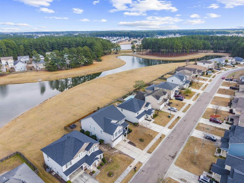 Welcome home to this beautiful 3,440 sq ft pond-front property - photo 7