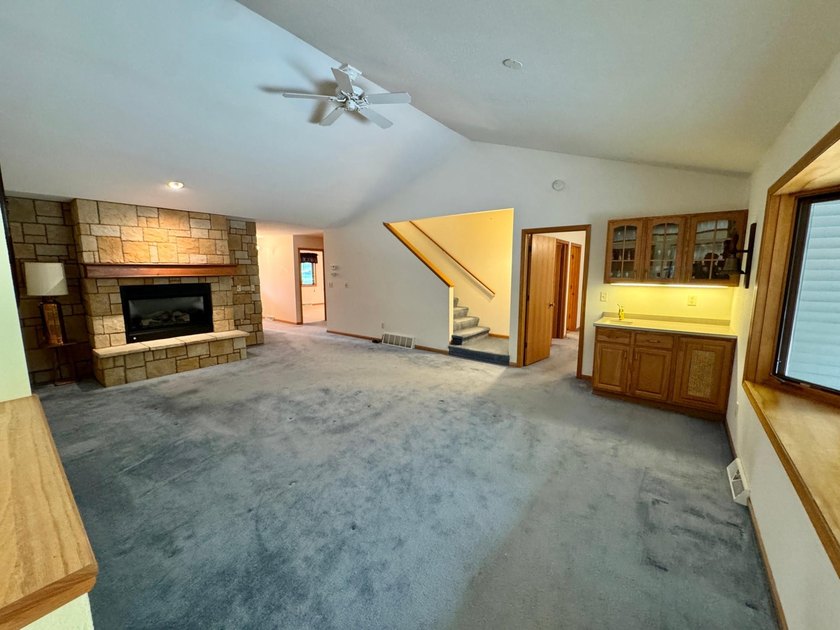 Welcome to your Northwoods retreat, perfectly positioned in the - photo 13