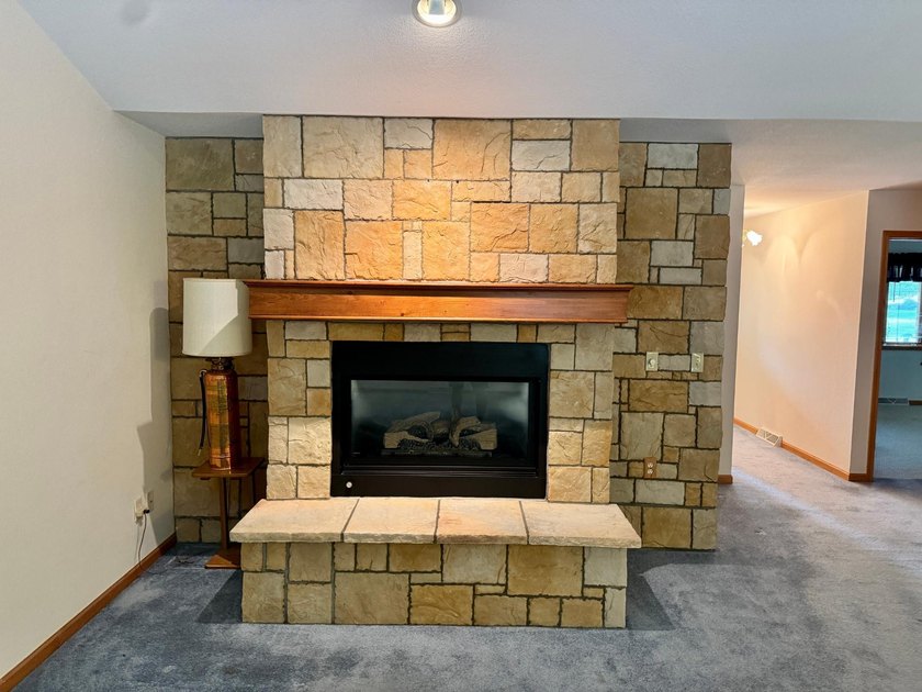 Welcome to your Northwoods retreat, perfectly positioned in the - photo 16