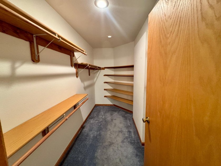Welcome to your Northwoods retreat, perfectly positioned in the - photo 20