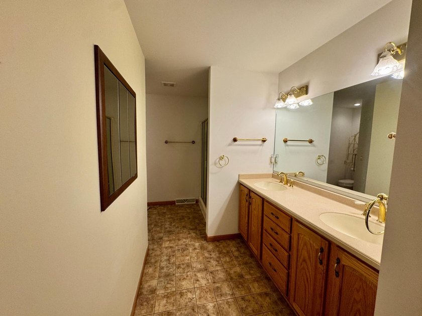 Welcome to your Northwoods retreat, perfectly positioned in the - photo 21