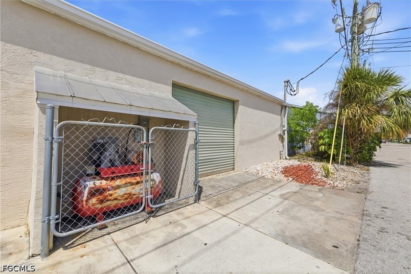 Prime industrial location with access from 3 sides. Large open - photo 22