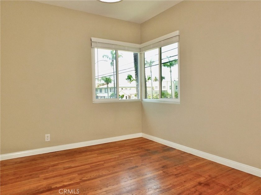 Charming upstairs 1 bed 1 bath condo for sale in the heart of - photo 24