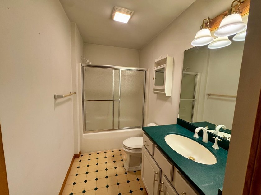 Welcome to your Northwoods retreat, perfectly positioned in the - photo 25