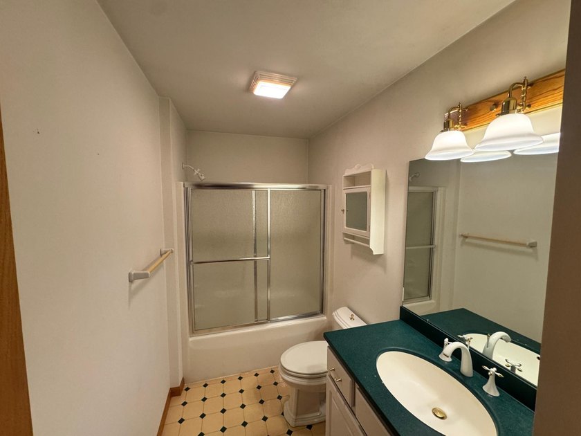 Welcome to your Northwoods retreat, perfectly positioned in the - photo 26