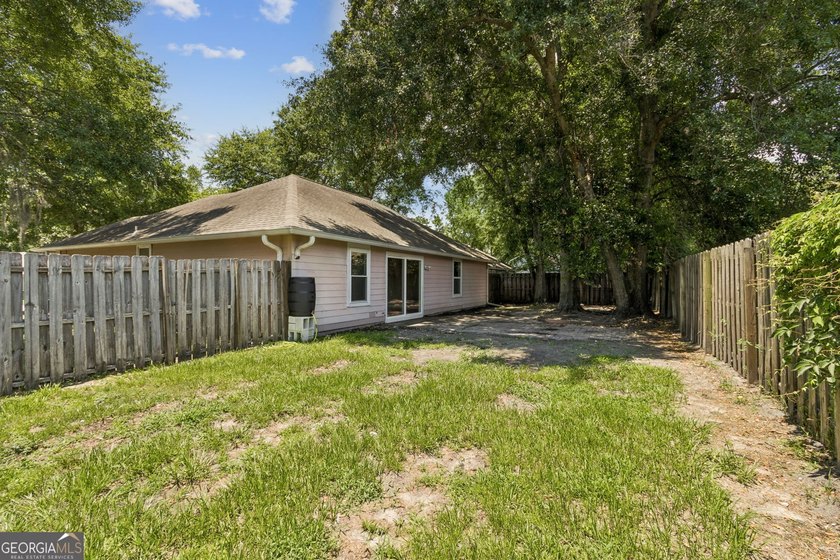 Located in popular neighborhood just minutes from Kings Bay - photo 29