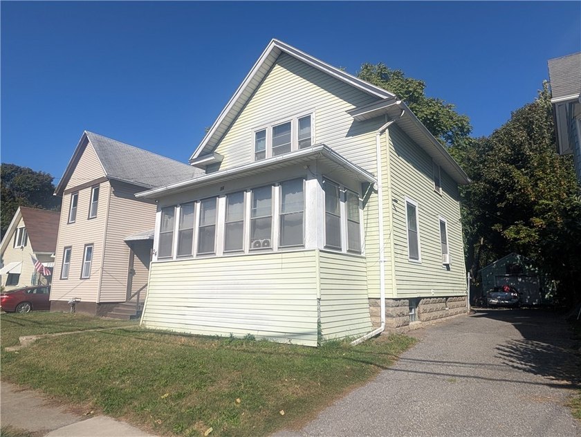 Another Rockin' Rochester Property! Charming 2-bedroom, 1-bath - photo 2