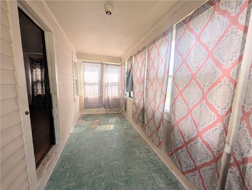 Another Rockin' Rochester Property! Charming 2-bedroom, 1-bath - photo 5