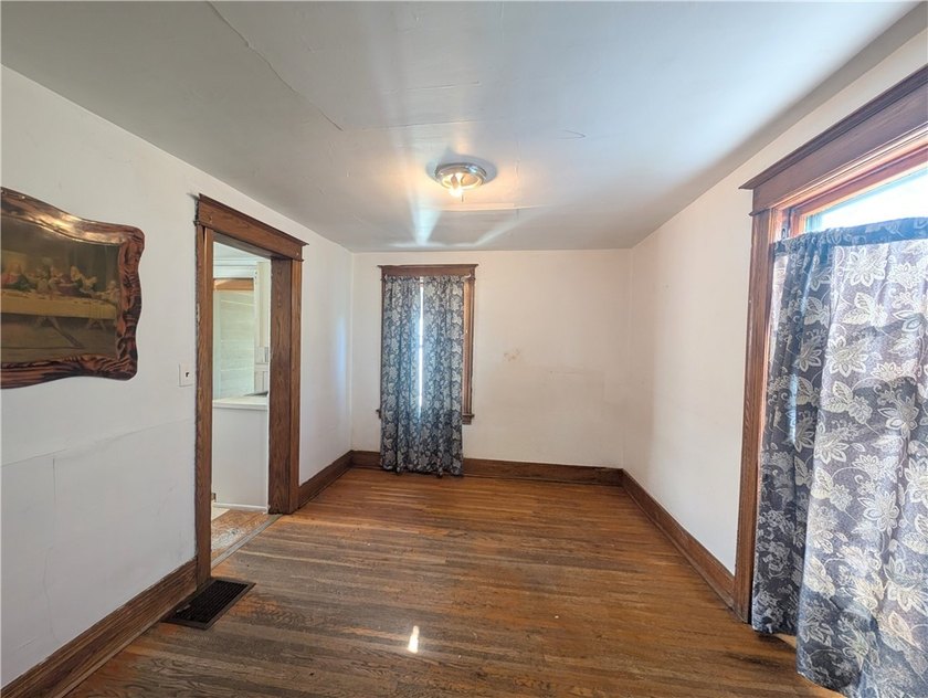Another Rockin' Rochester Property! Charming 2-bedroom, 1-bath - photo 7