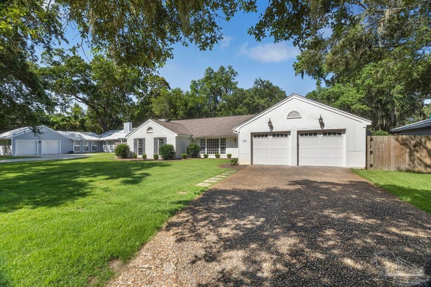 Beautifully updated pool home in the heart of Gulf Breeze! - photo 3
