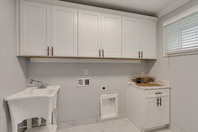 Modern Luxury Near Coolidge Park | Built 2023 Located less than - photo 49