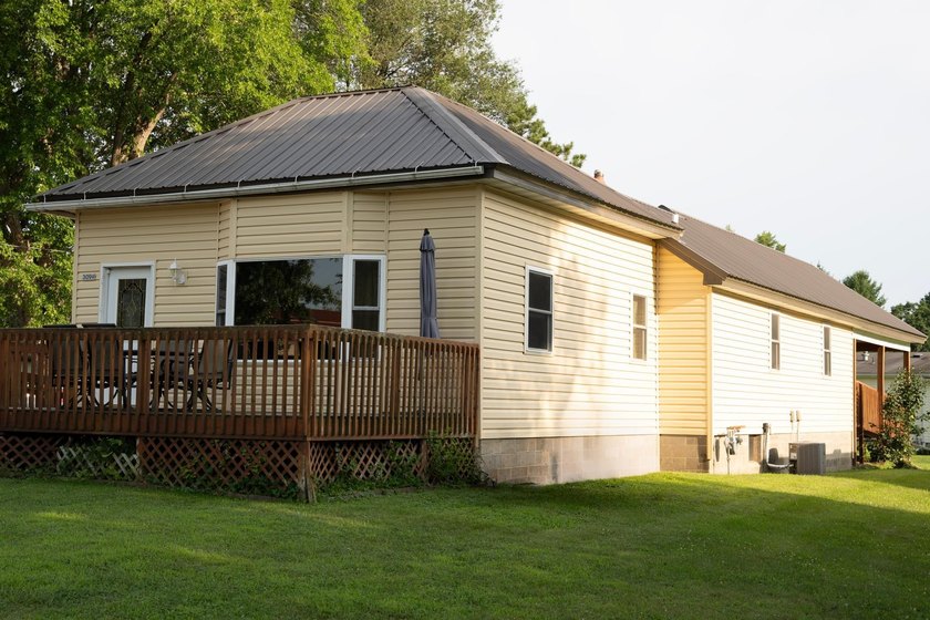 Cute opportunity for small-town living in Readstown! - photo 12