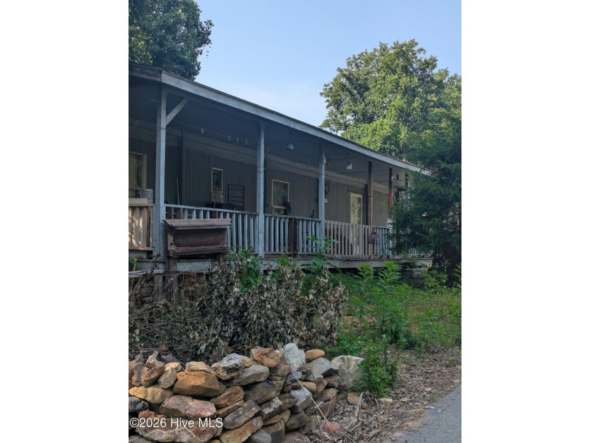 Fixer-upper opportunity within city limits, just minutes from - photo 2
