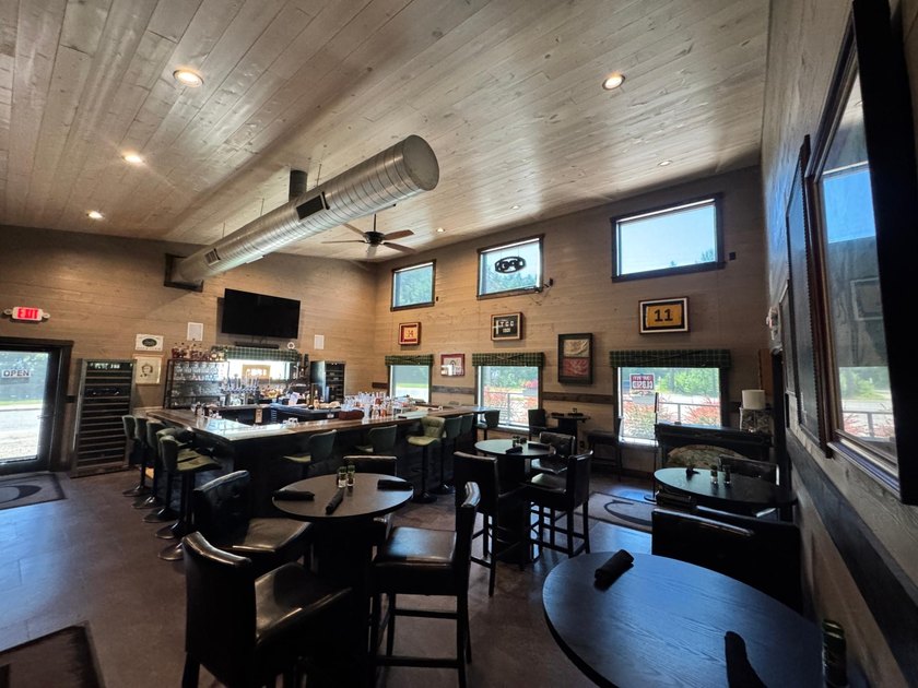 Own a modern, destination restaurant and cocktail bar in one of - photo 13