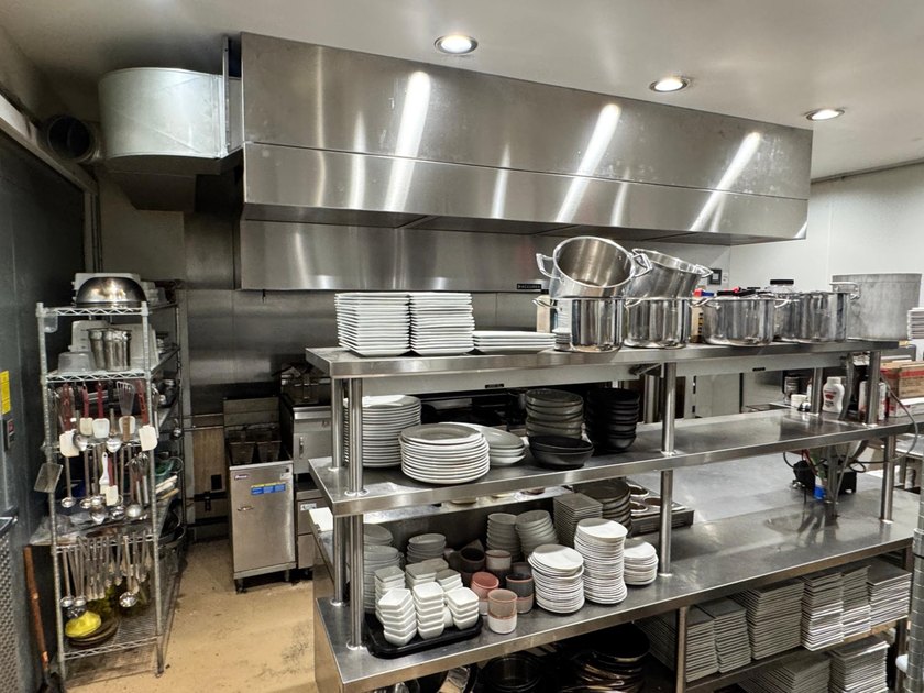 Own a modern, destination restaurant and cocktail bar in one of - photo 19