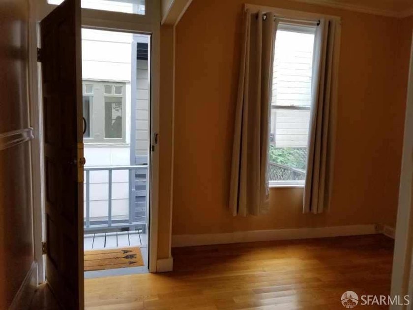Located between Mission &amp; Valencia Sts. Duplex in the front and - photo 23