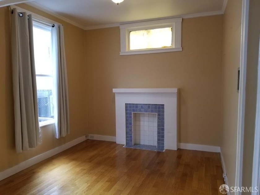Located between Mission &amp; Valencia Sts. Duplex in the front and - photo 24