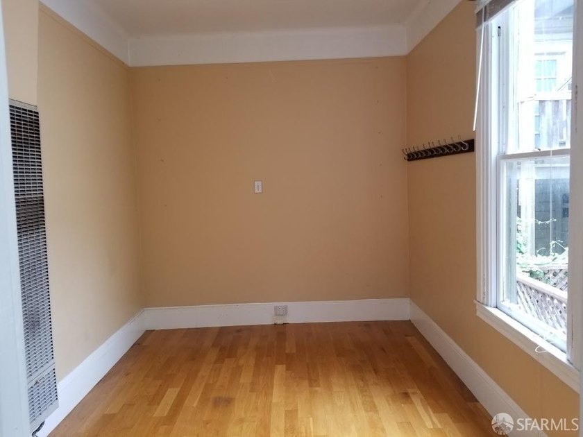 Located between Mission &amp; Valencia Sts. Duplex in the front and - photo 25