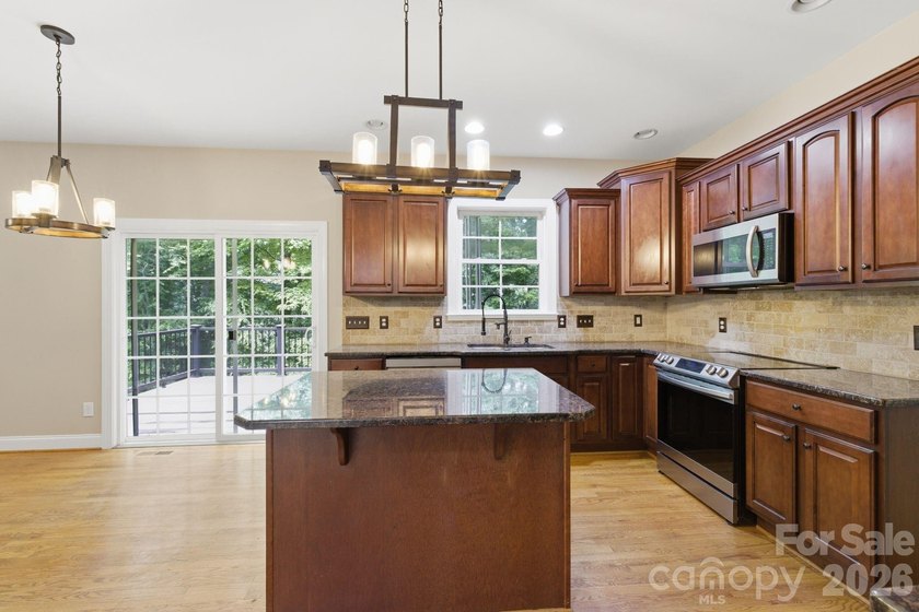 Welcome to your dream home! Discover your perfect retreat in the - photo 6